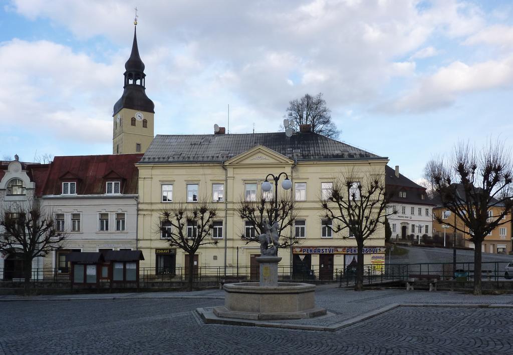 Penzion Sklarska Hospoda Chřibská Екстериор снимка